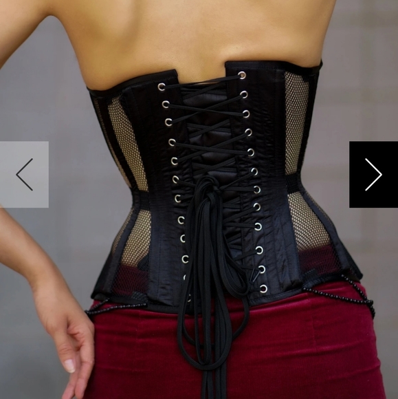 NWOT Steel bone Corset with rose embroidery - Picture 3 of 5